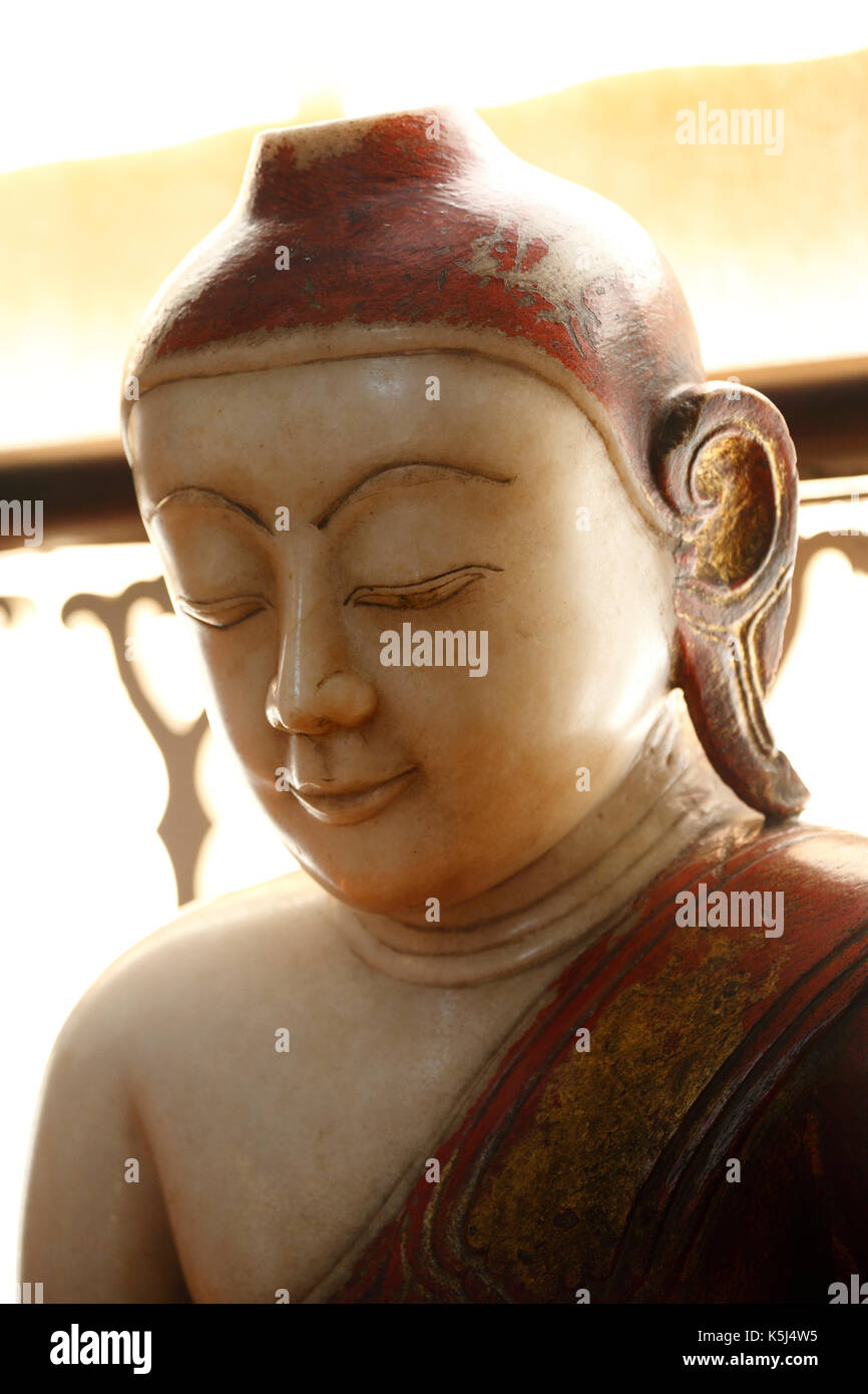 Eine Marmorstatue des Buddha aus Burma, Myanmar. Gedanken zu sein, das aus dem 18. oder 19. Jahrhundert es ist jetzt in der Wisbech und Moorlandzone Museum angezeigt. Stockfoto