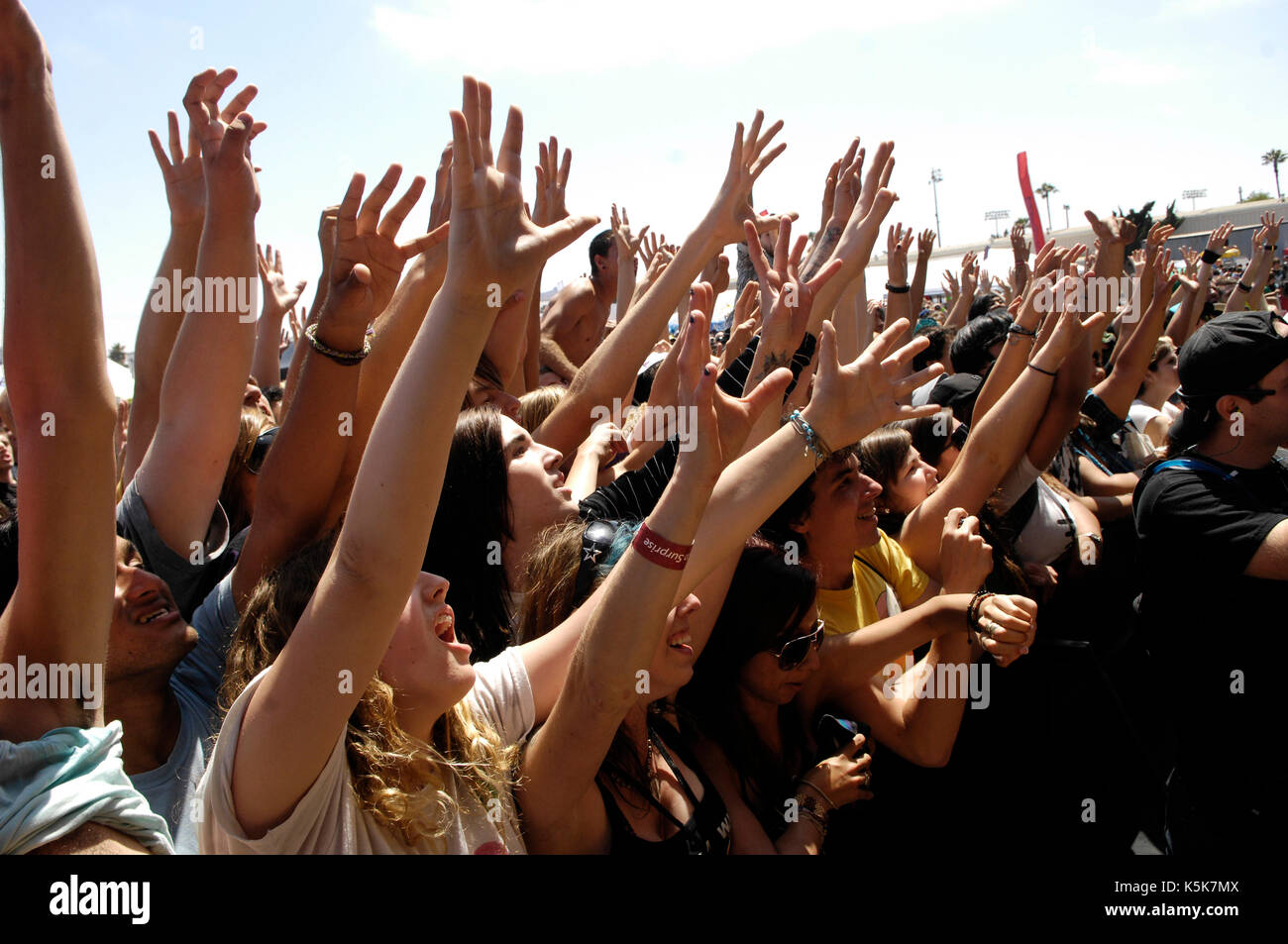 Die Massen Hände Vans Warped Tour 2010 Seaside Park Juni 27,2010 Ventura, Kalifornien. Stockfoto
