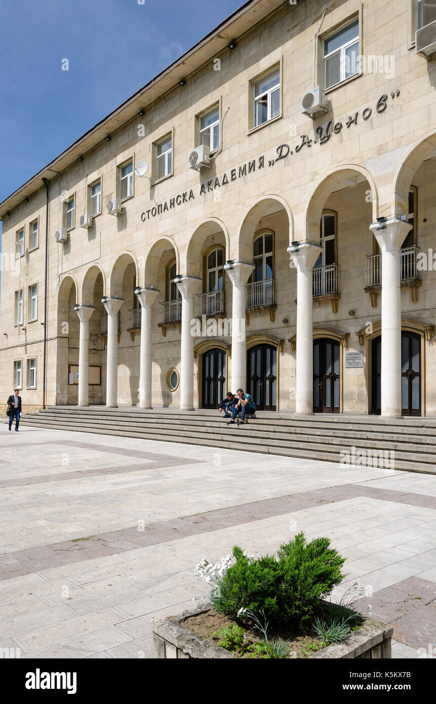 Eingang von tsenov Akademie der Wirtschaft, Svishtov, Bulgarien Stockfoto
