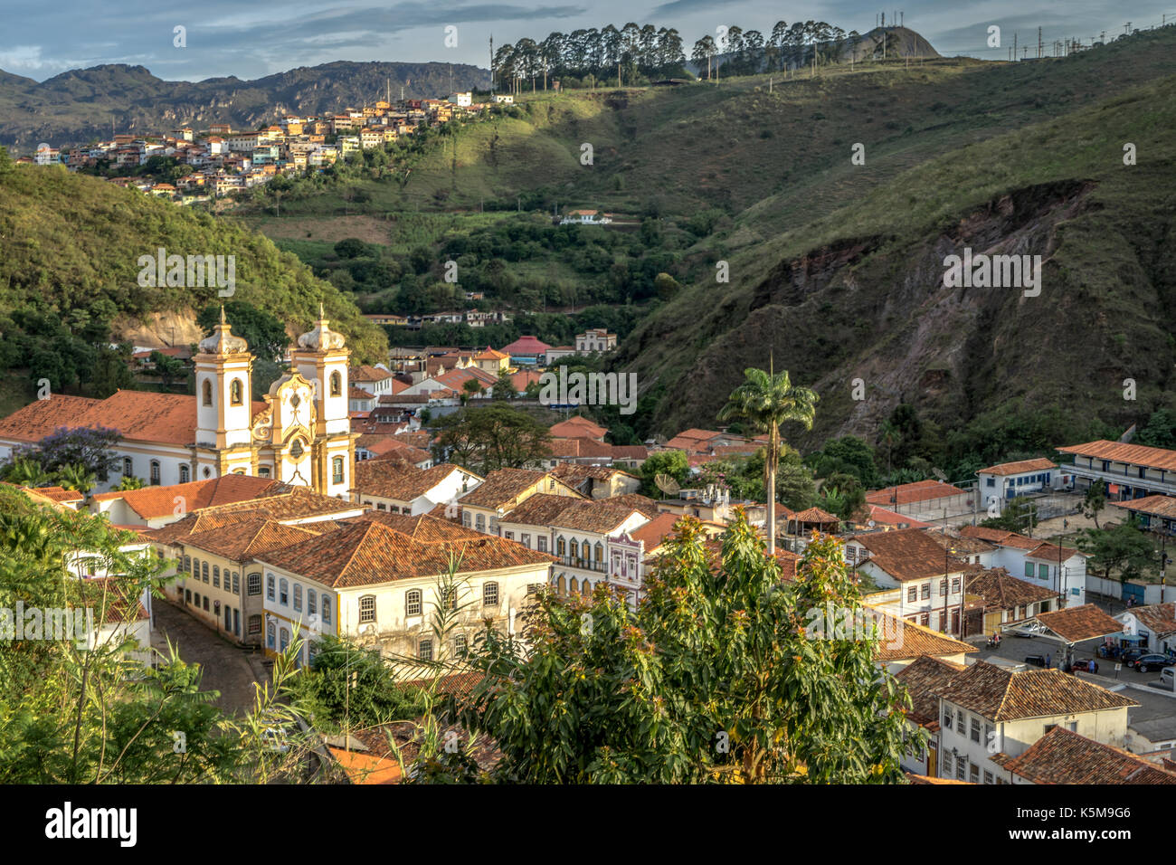 Hohe Betrachtungswinkel von stadtbild: Ouro Preto, einem historischen kolonialen Stadt (Unesco Weltkulturerbe Sie), Minas Gerais, Brasilien Stockfoto