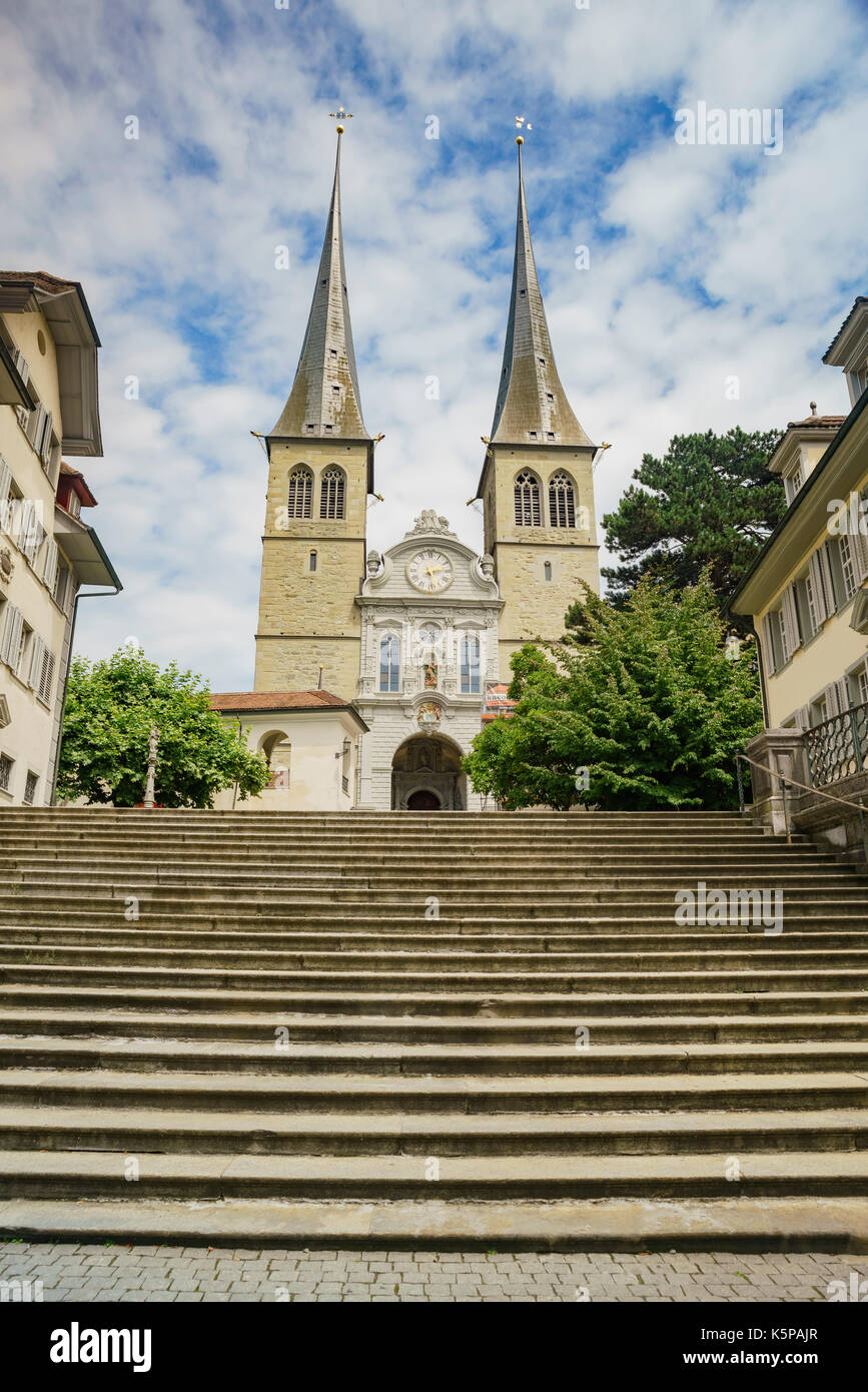 Das berühmte und historische Kirche St. Leodegar, Luzern, Schweiz Stockfoto