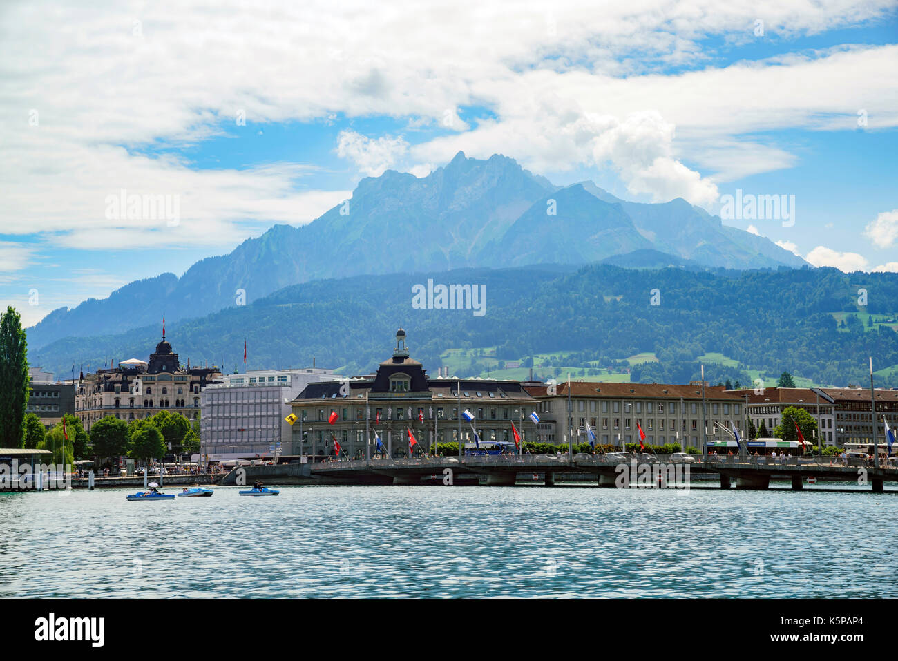 Old Post Office Und Den Pilatus Vor Der Schonen Luzern See Mit Schiffe Boote Und Vogel An Luzern Schweiz Stockfotografie Alamy
