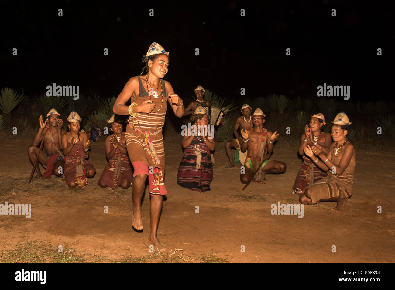 Antandroy Tanz, mandrare River Camp, Ifotaka Gemeinschaft Wald, Madagaskar Stockfoto