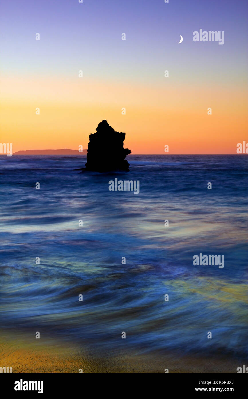 Eine twilight Ansicht mit Blick über den Atlantischen Ozean von Peniche an der portugiesischen Küste Stockfoto