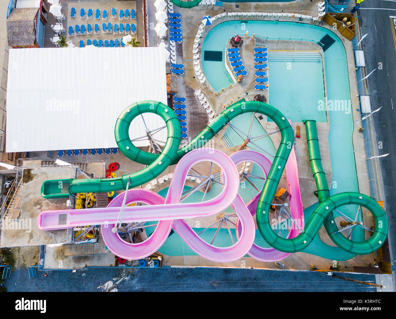 Water park Folien Luftaufnahme am Morgen mit keine Personen Stockfoto