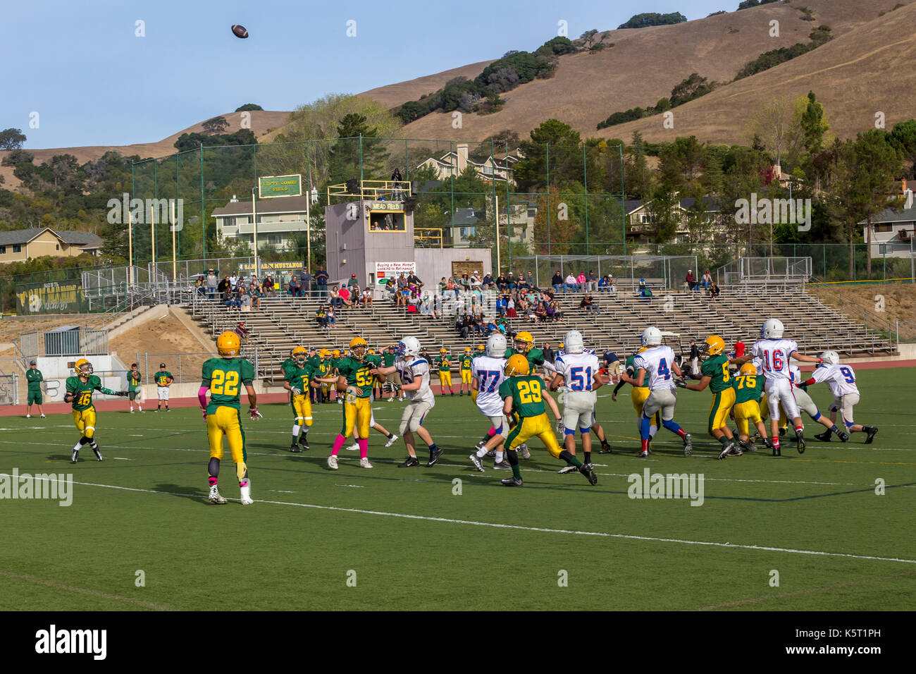 San Marin High School Mustangs, gegen, Tamalpais High School rote Falken, High School Football Player, High School Football, Novato, Kalifornien Stockfoto