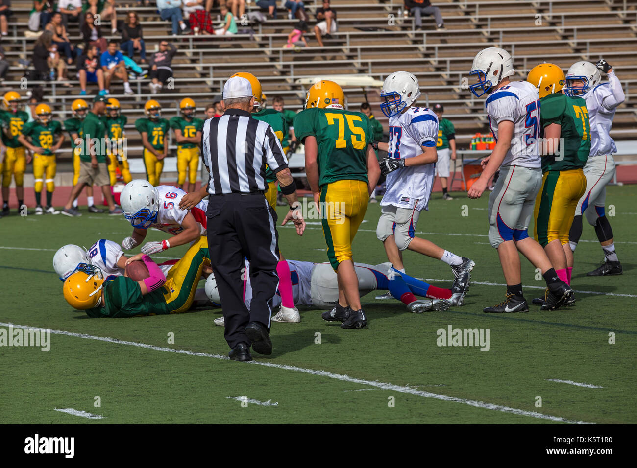 San Marin High School Mustangs, gegen, Tamalpais High School rote Falken, High School Football Player, High School Football, Novato, Kalifornien Stockfoto