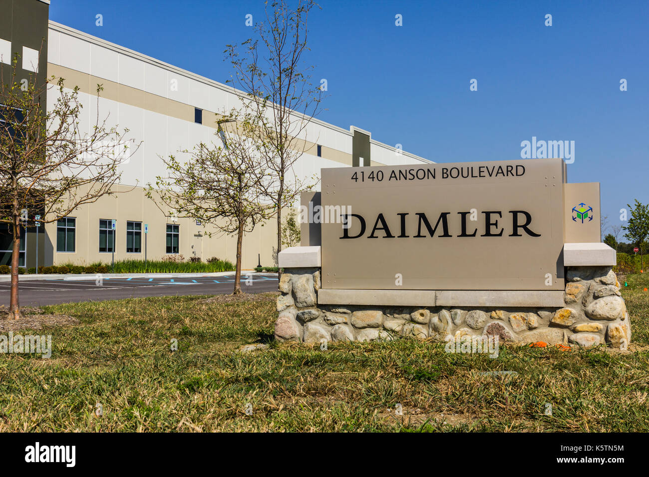 Whitestown - ca. September 2017: Daimler Trucks Nordamerika Distribution Center. Daimler Trucks ist ehemals Freightliner Corporation und im Besitz von Stockfoto