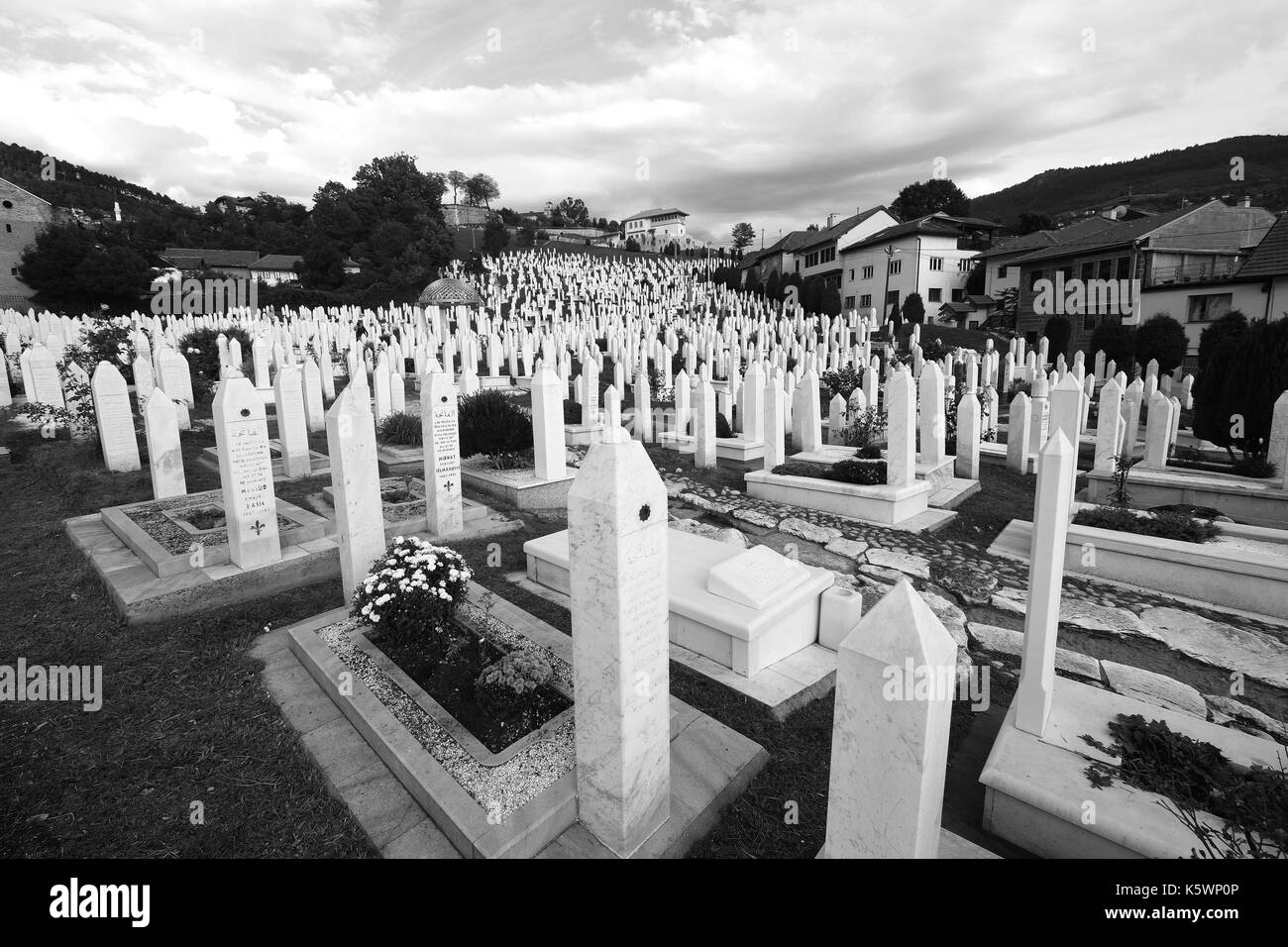 Die Märtyrer" Memorial Cemetery Kovači für die Opfer des Krieges in Stari Grad, Sarajevo, Bosnien und Herzegowina. Stockfoto