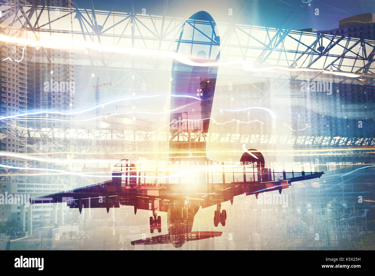 Nehmen Sie an einem Luftfahrzeug mit Double Exposure von Airport Stockfoto