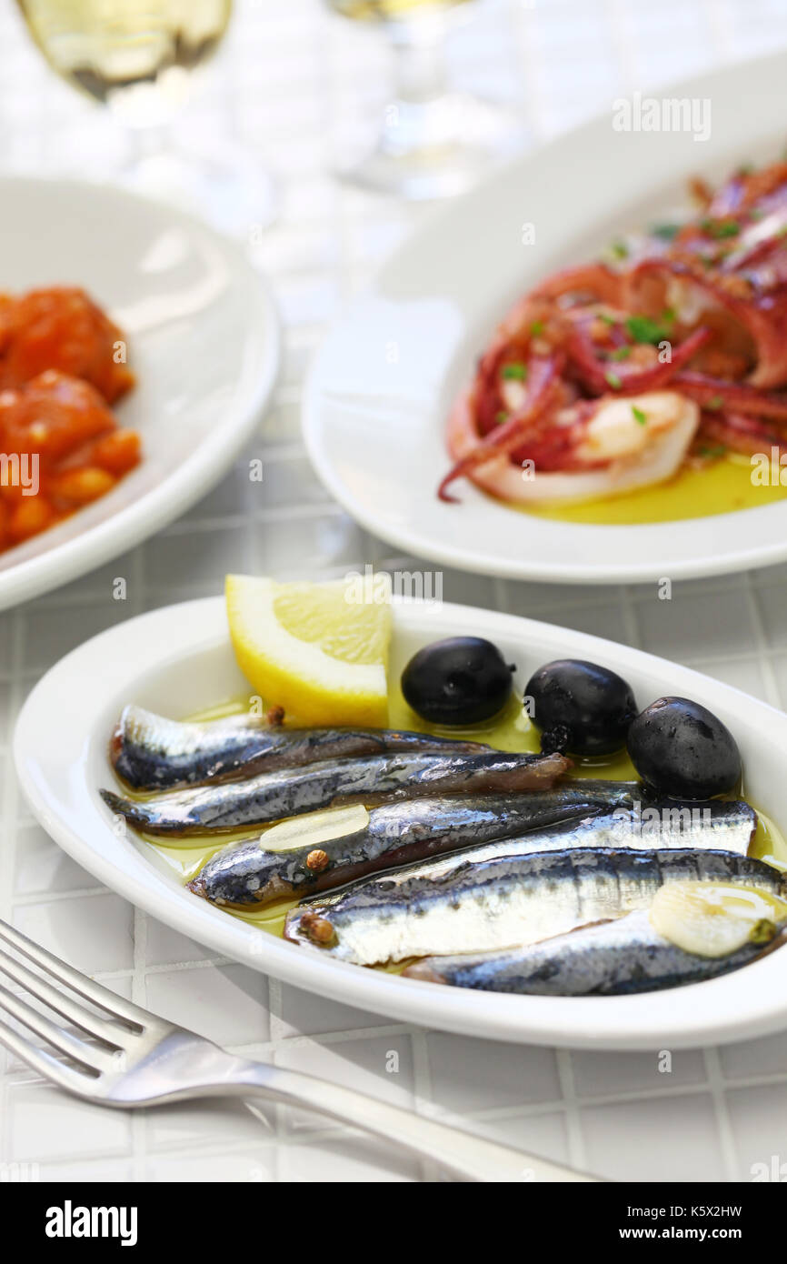 Hausgemachte marinierte Sardellen, spanische Tapas essen, Boquerones en vinagre Stockfoto