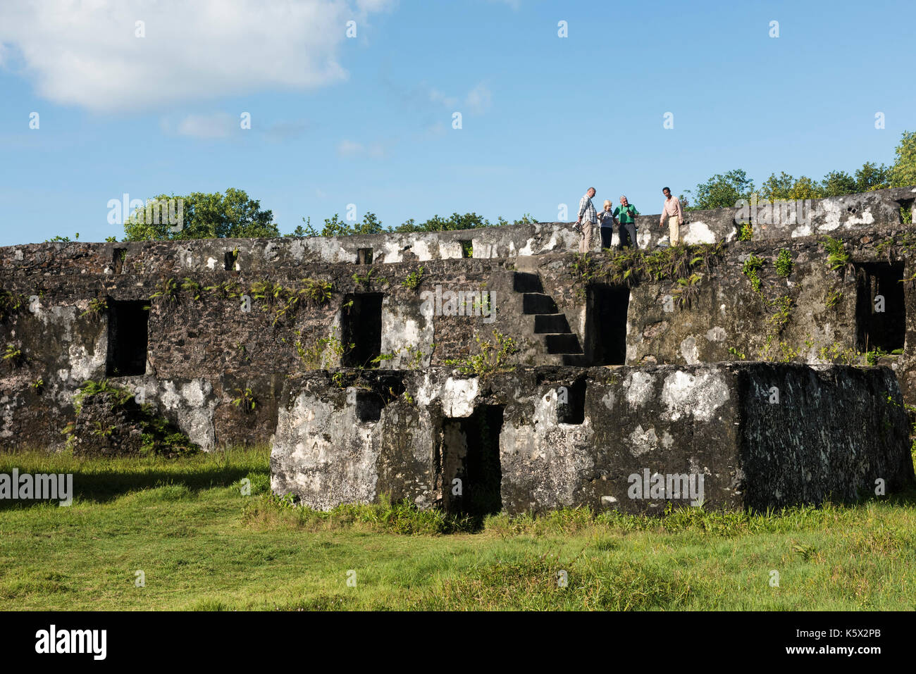 Ruinen von Fort Manda, aus dem 19. Jahrhundert Merina fort, für RADAMA I, Foulpointe, Madagaskar gebaut Stockfoto