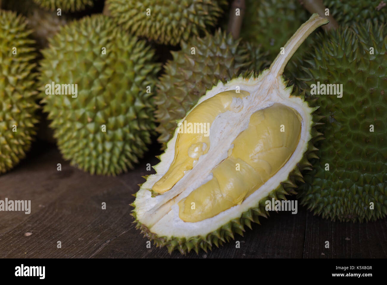 Frische durian auf dem Markt Stockfoto