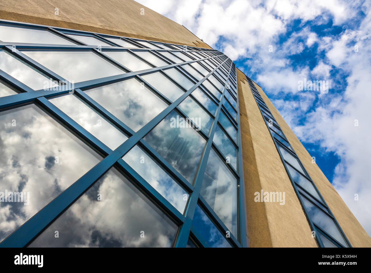 Bydgoszcz, Polen - August 2017: Ansicht des tall office einer Bank Pocztowy auf Jagiellonska Straße Stockfoto