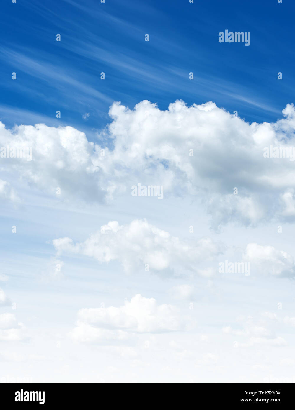 Himmel und Wolken vertikale Foto Stockfoto