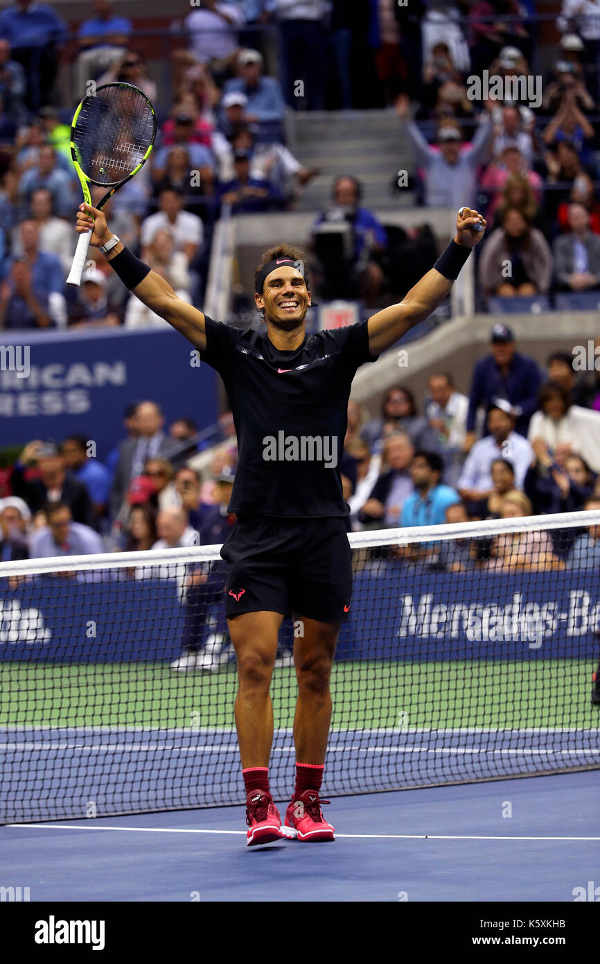 New York, Vereinigte Staaten. 10 Sep, 2017. US Open Tennis: New York, 10. September 2017 - Rafael Nadal aus Spanien feiert seinen Sieg über Kevin Anderson aus Südafrika an der Zusammenfassung der US Open Herren Einzel Endrunde in Flushing Meadows, New York. Quelle: Adam Stoltman/Alamy leben Nachrichten Stockfoto