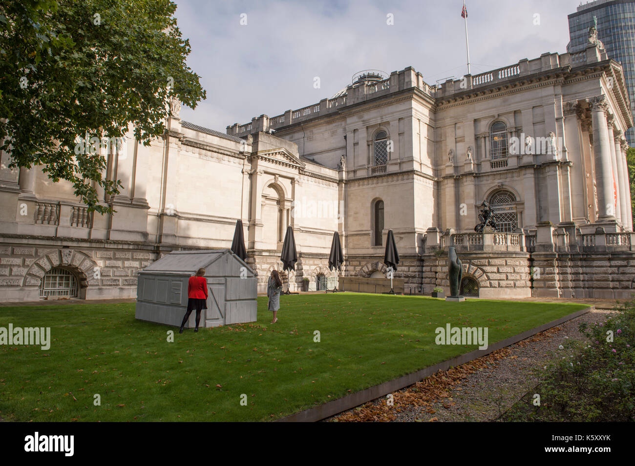 Tate Britain, London, UK. 11 Sep, 2017. Wichtige neue Ausstellung der Arbeiten von zeitgenössischen Künstlerin Rachel Whiteread läuft ab dem 12. September 2017 bis 21. Januar 2018, darunter große skulpturale Arbeiten. Foto: Huhn, 2017. Mit galerie Personal gestellt. Credit: Malcolm Park/Alamy Leben Nachrichten. Credit: Malcolm Park Redaktion/Alamy leben Nachrichten Stockfoto