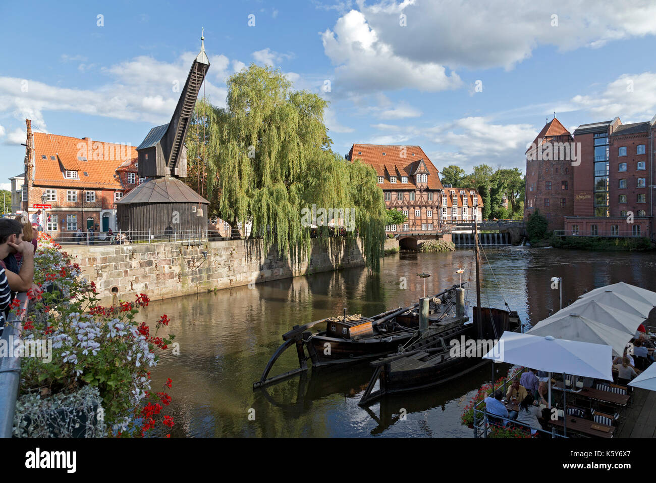 Alte Hafen mit Kran und Restaurant treadwheel Luener Muehle, Lüneburg