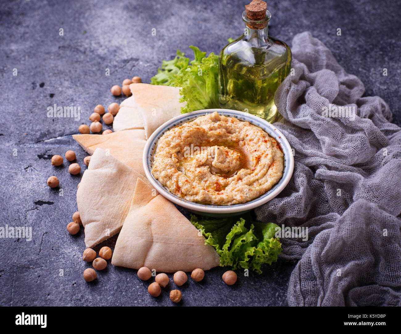 Hummus und Pita Brot Stockfoto