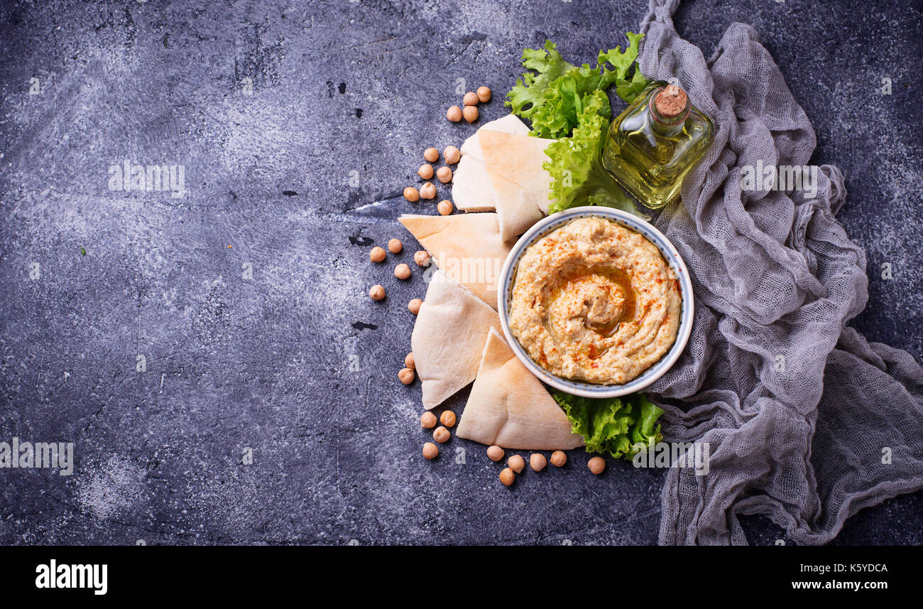Hummus und Pita Brot Stockfoto