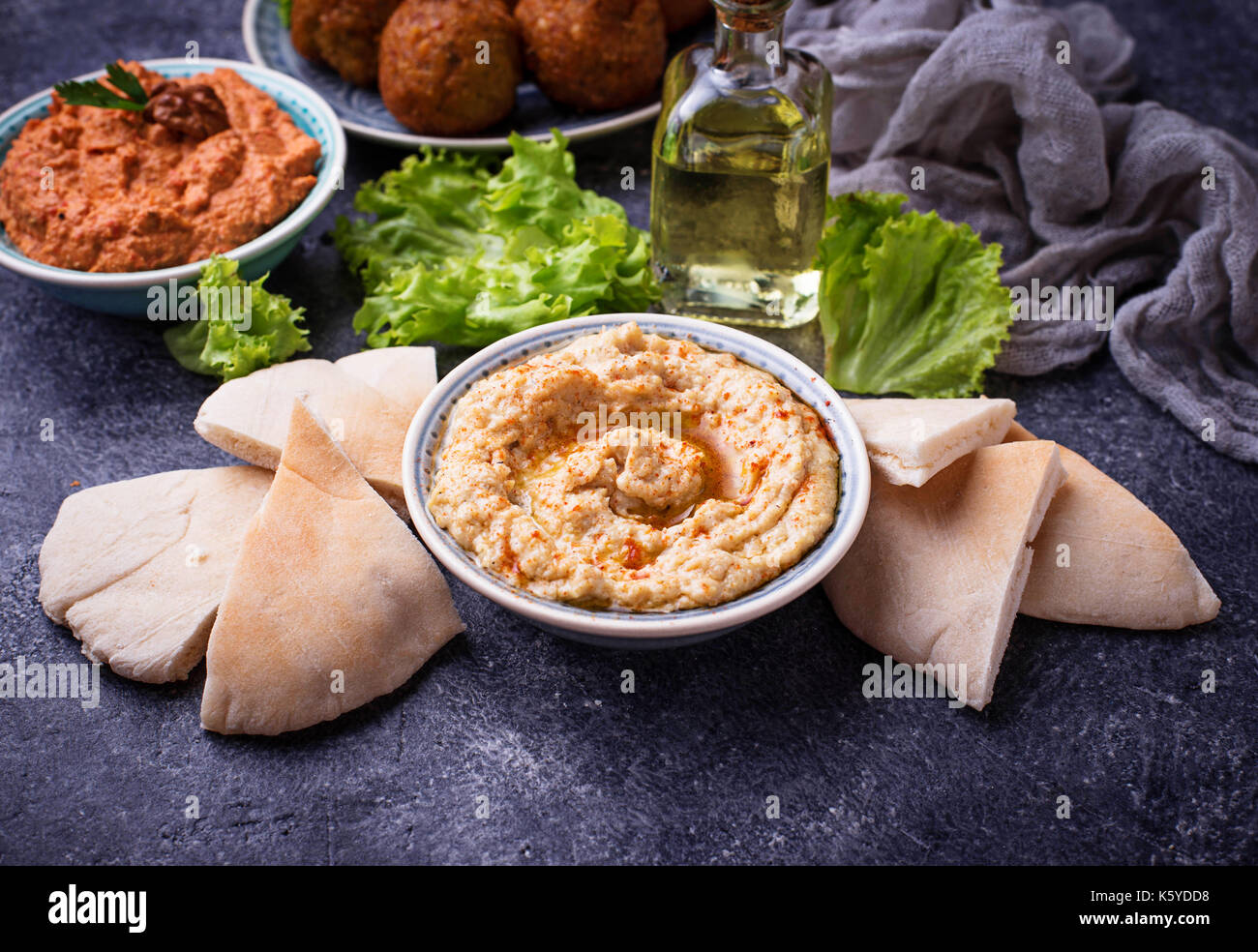 Hummus und Pita Brot Stockfoto
