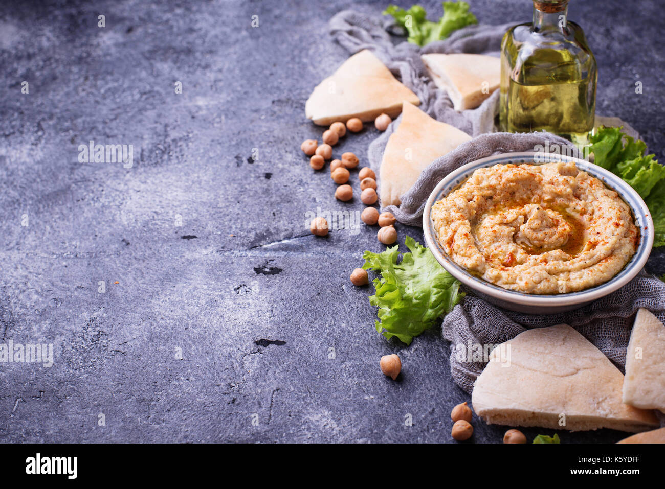 Hummus und Pita Brot Stockfoto