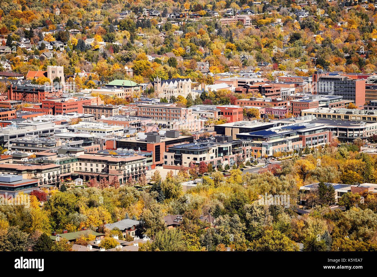 Luftbild von Boulder City im Herbst, Colorado, USA. Stockfoto Luftbild von Boulder City im Herbst, Colorado, USA. Stockfoto