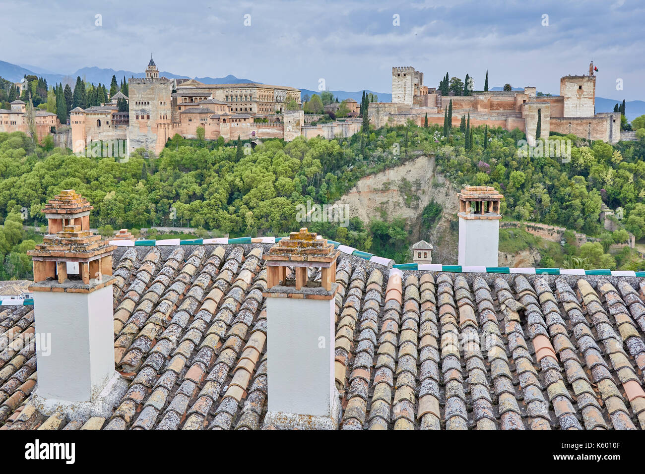 Blick von der Alhambra von der Albaicin Viertel mit Häusern Dächer Stockfoto