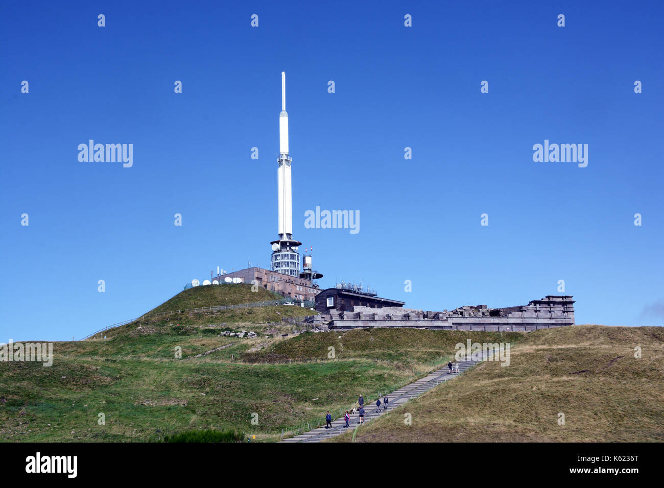 Der Puy-de-Dome Peak mit der TV-Antenne, Auvergne, Frankreich Stockfoto