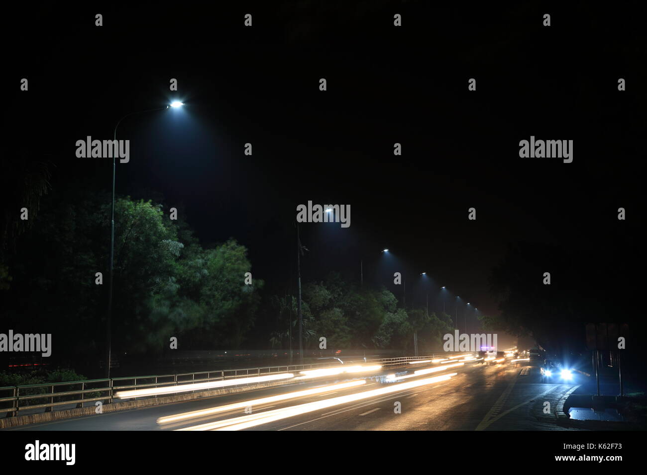 Leichte Spuren am Canal Road, Lahore, Pakistan Stockfoto