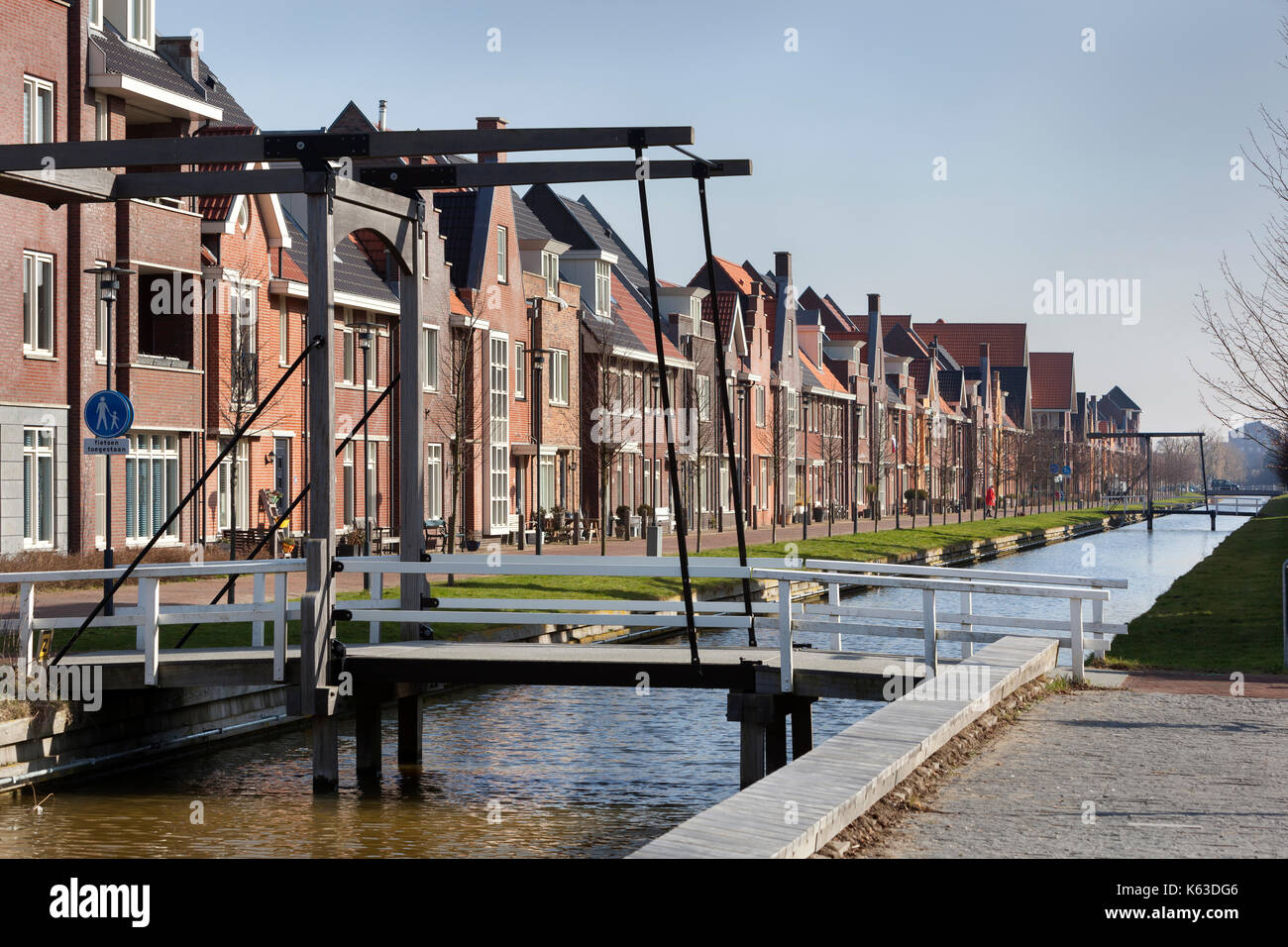 Neu erbaute klassische niederländische Häuser in Berkel in den Niederlanden Stockfoto