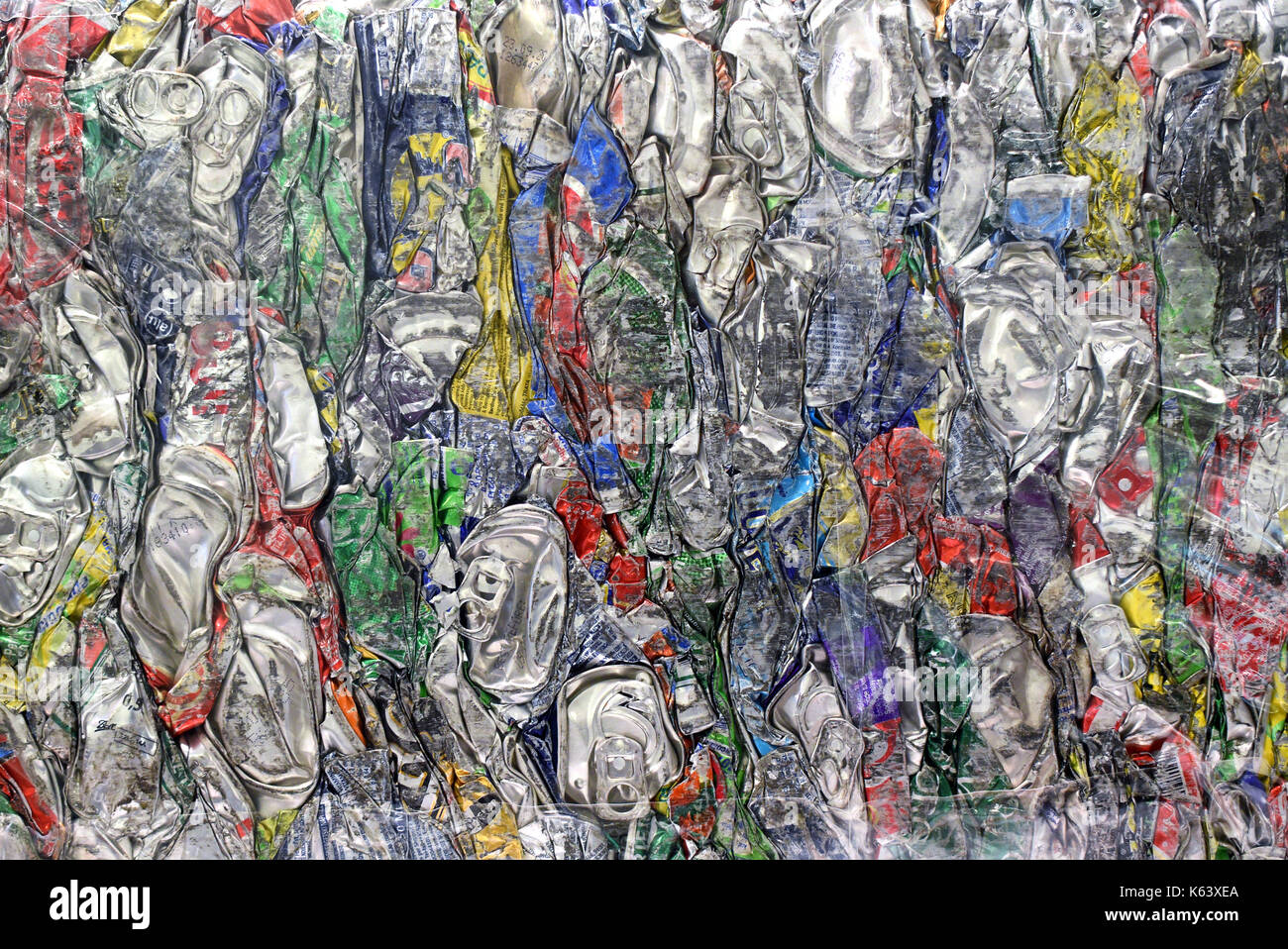 Full Frame recycling Konzept der zerquetschten Aluminiumdosen Stockfoto