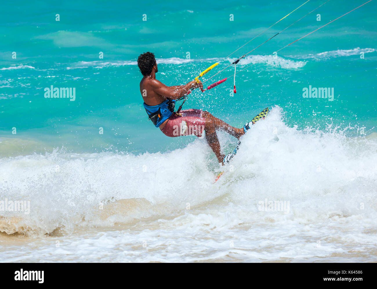 Kap VERDE-SAL Kite Surfer Kite-Surfen vor Kitebeach, Costa da Fragata, Santa Maria, Sal, Kap Verde, Praia da Fragata, Afrika Stockfoto