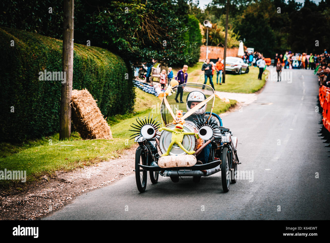 Köstner, UK. 10 Sep, 2017. Teilnehmer an der 11. Schwerkraft Grand Prix in Cookham, Berkshire, Vereinigtes Königreich am 10. September 2017 stattfand. Das Kapital, das von der Charity Go-kart event ging an der Thames Valley Air Ambulance. Credit: Worsfold/Alamy leben Nachrichten Stockfoto