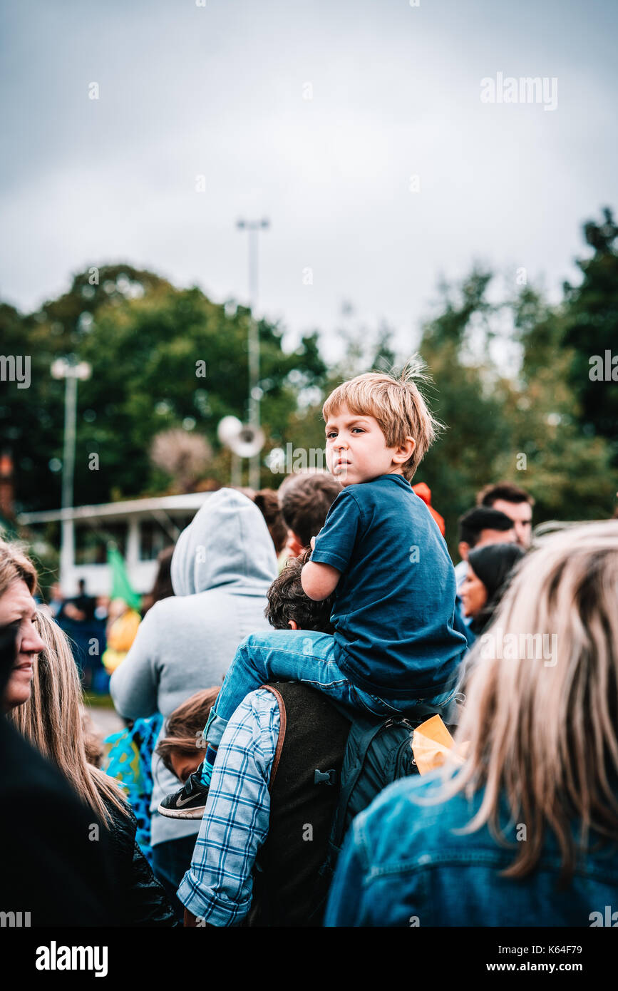 Köstner, UK. 10 Sep, 2017. Zuschauer auf der 11 Schwerpunkt Grand Prix in Cookham, Berkshire, Vereinigtes Königreich am 10. September 2017 stattfand. Das Kapital, das von der Charity Go-kart event ging an der Thames Valley Air Ambulance. Credit: Worsfold/Alamy leben Nachrichten Stockfoto