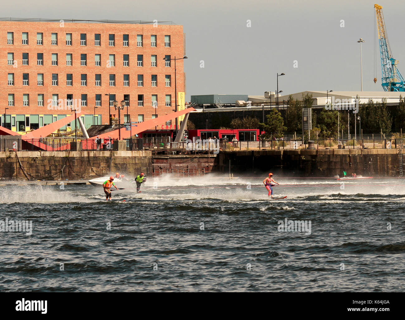 Cardiff, Großbritannien. 9 Sep, 2017. Ntm 12 britischen National Water Ski Racing an der Cardiff Bay, September 2017 Quelle: Graham Hase/alamy leben Nachrichten Stockfoto