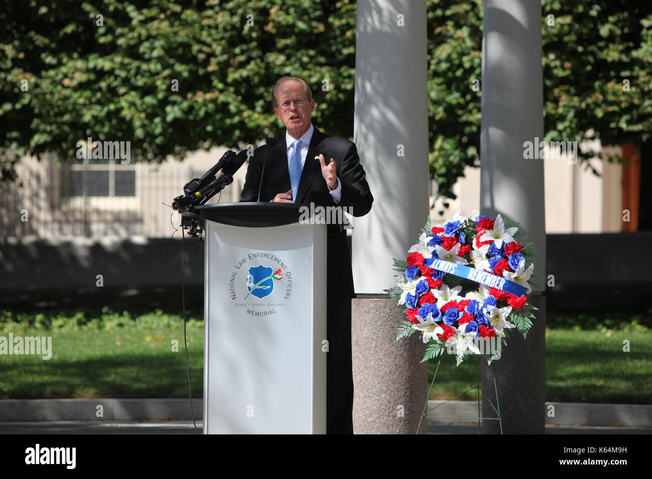 Washington, DC, USA. 11 Sep, 2017. Craig W. Floyd, Präsident und CEO der nationalen Strafverfolgungsbehörden Memorial Fund, macht Bemerkungen der 16. Jahrestag des 11. September, 2001 Terroranschläge in den Vereinigten Staaten, in Washington, DC, USA, Sept. 11, 2017. Credit: Yang Chenglin/Xinhua/Alamy leben Nachrichten Stockfoto