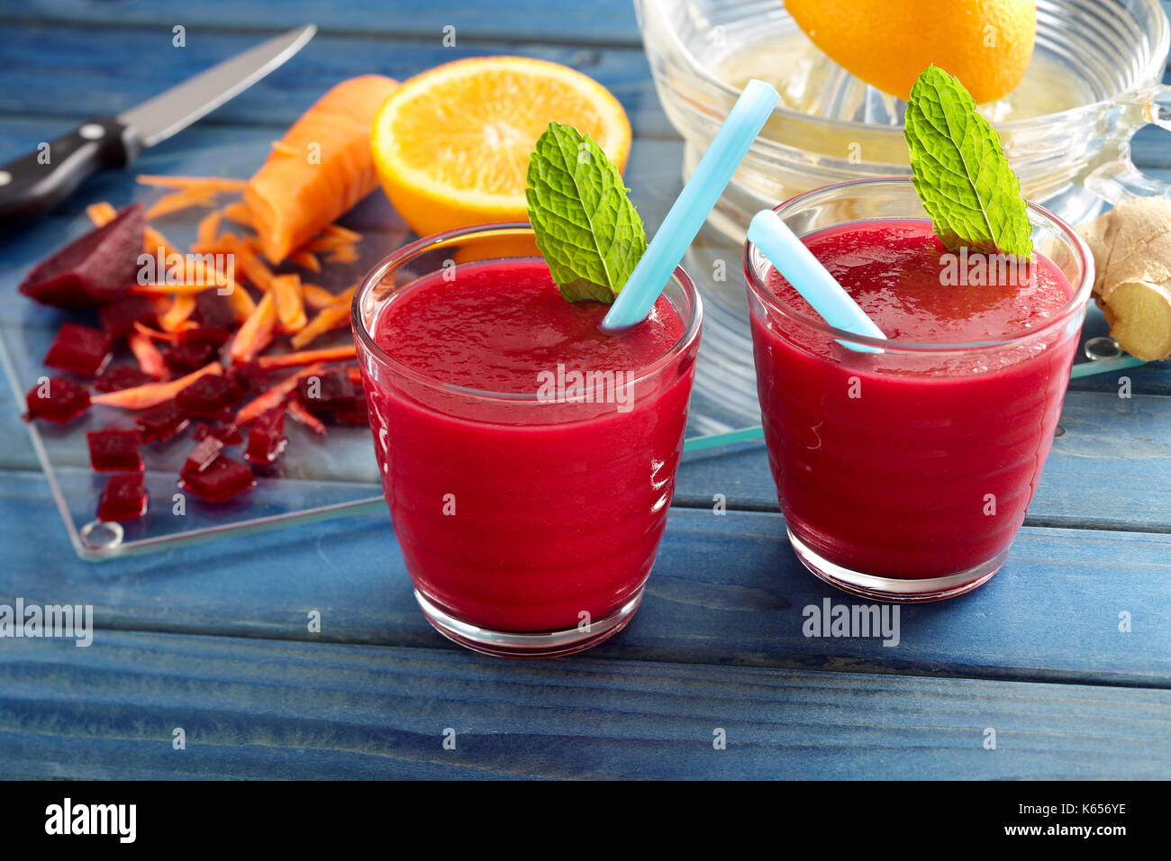 Karotten Ingwer Zuckerrüben smoothie Stockfoto