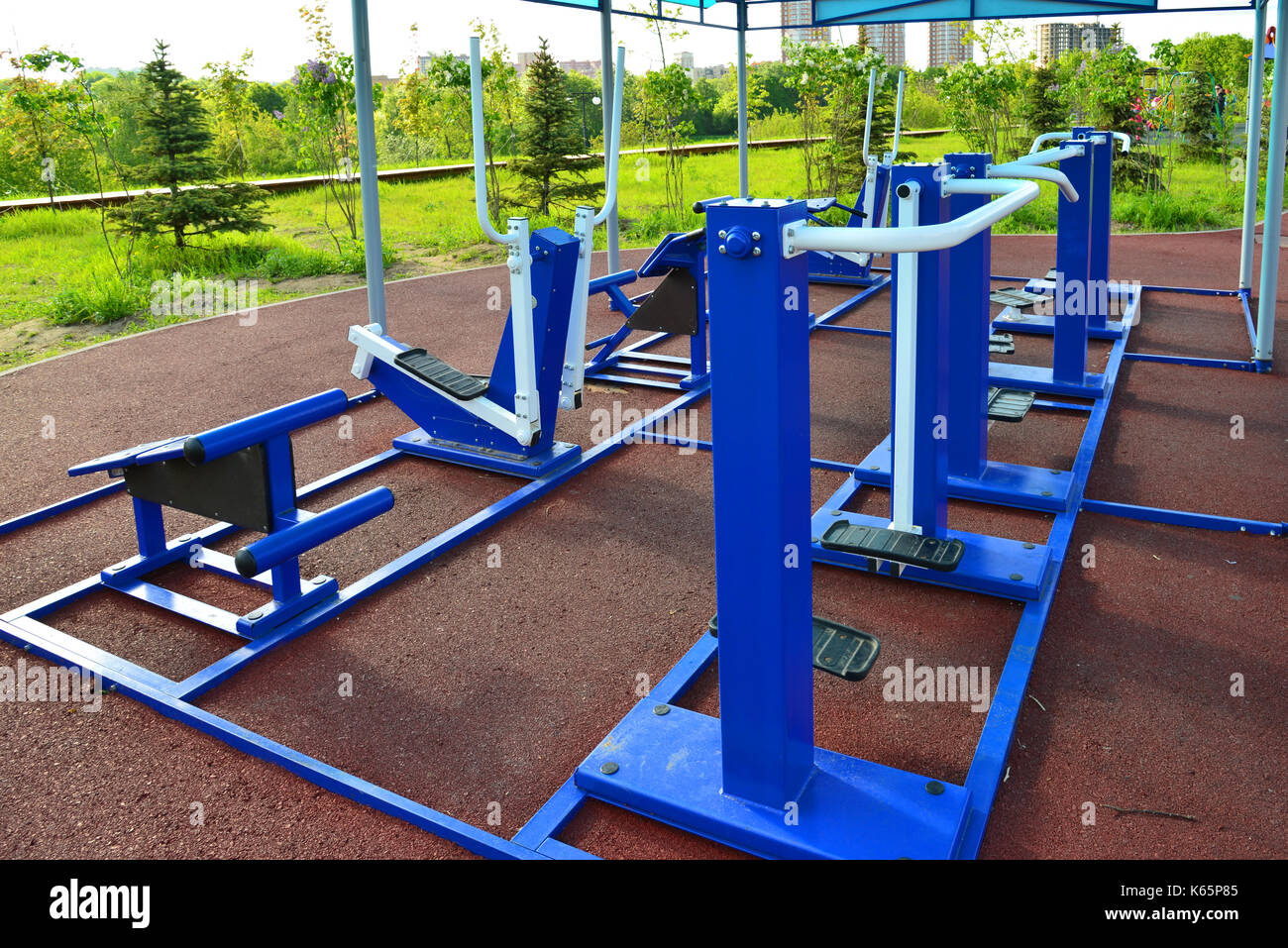 Outdoor Fitness Equipment in Moskau. Russland Stockfoto