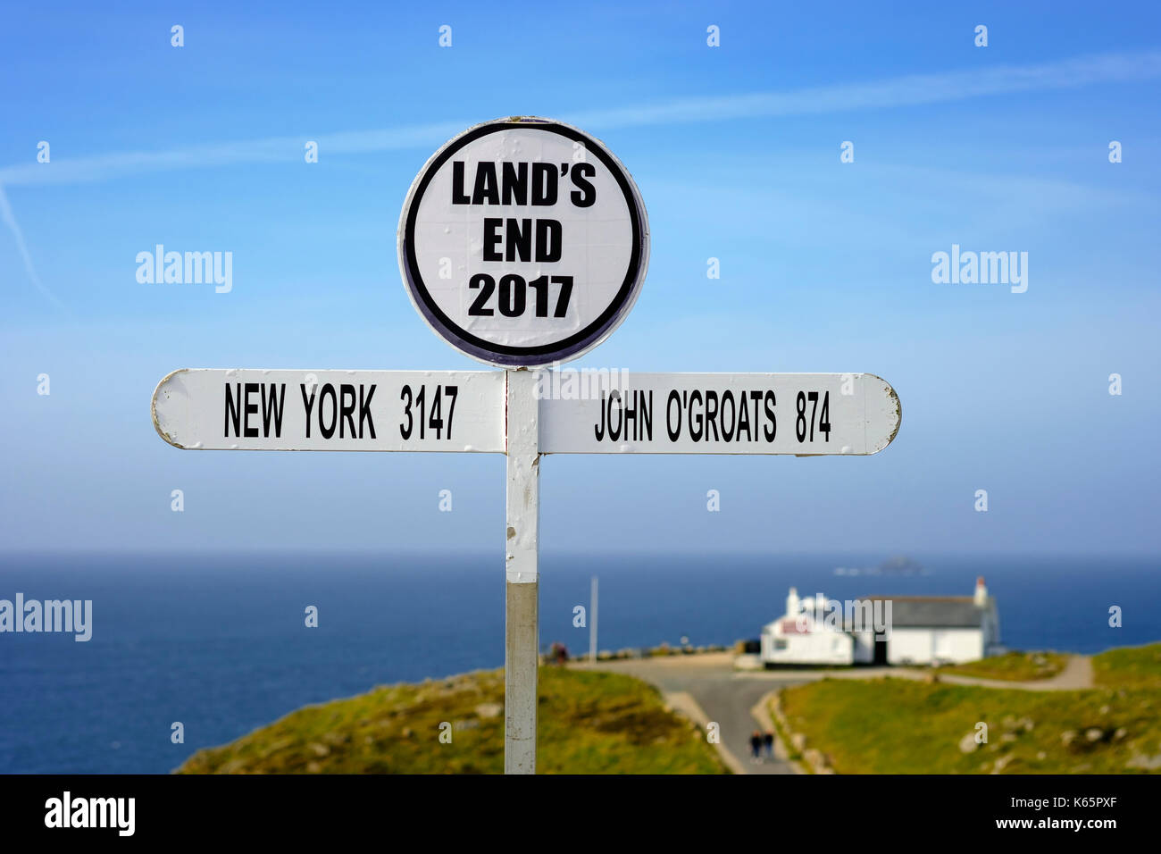 Land's End Wegweiser, Land's End, Cornwall, England, Großbritannien Stockfoto