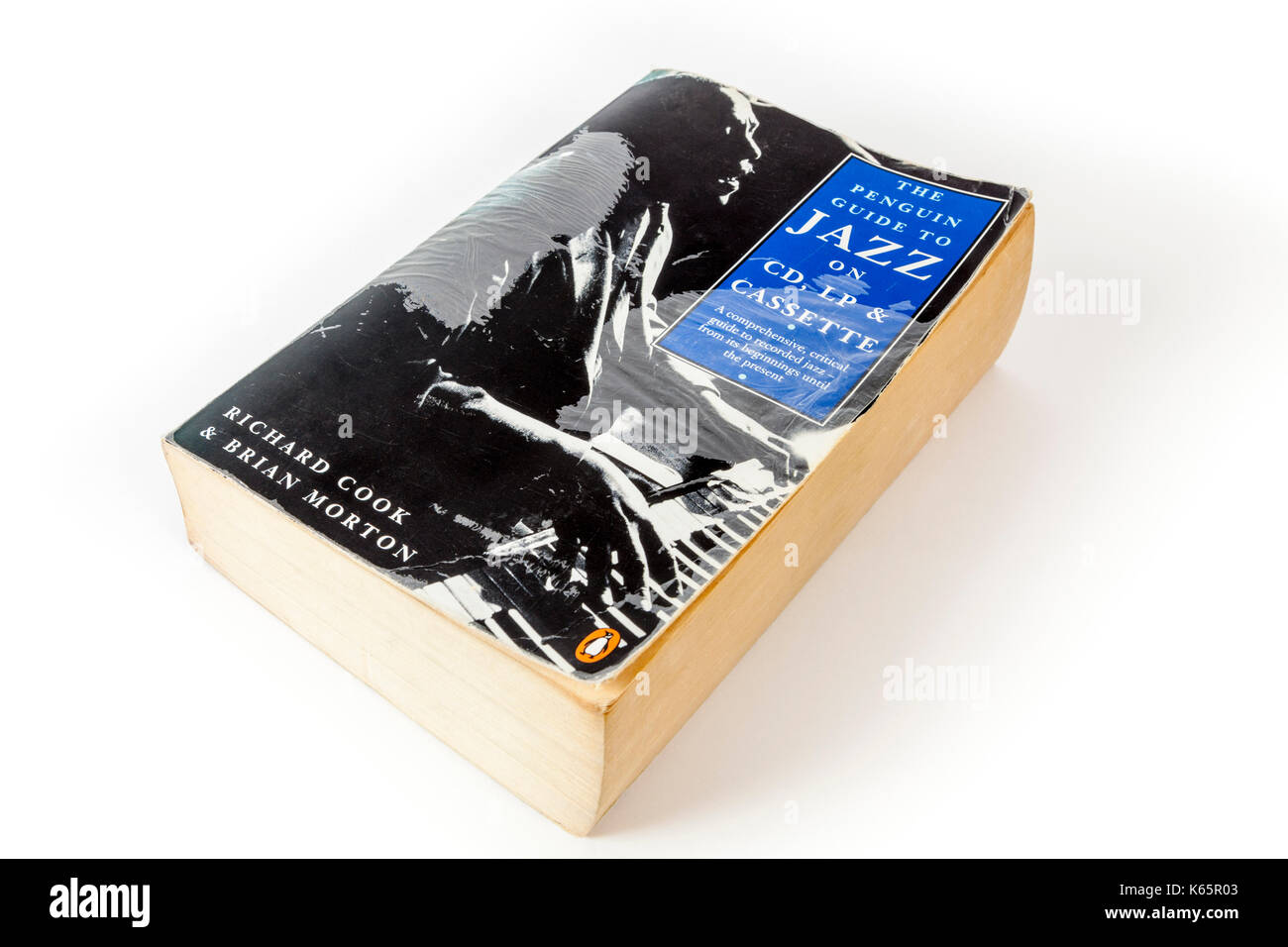 1. Ausgabe der Penguin Guide zum Jazz auf CD, LP und Kassetten von Richard und Brian Morton auf weißem Hintergrund Stockfoto