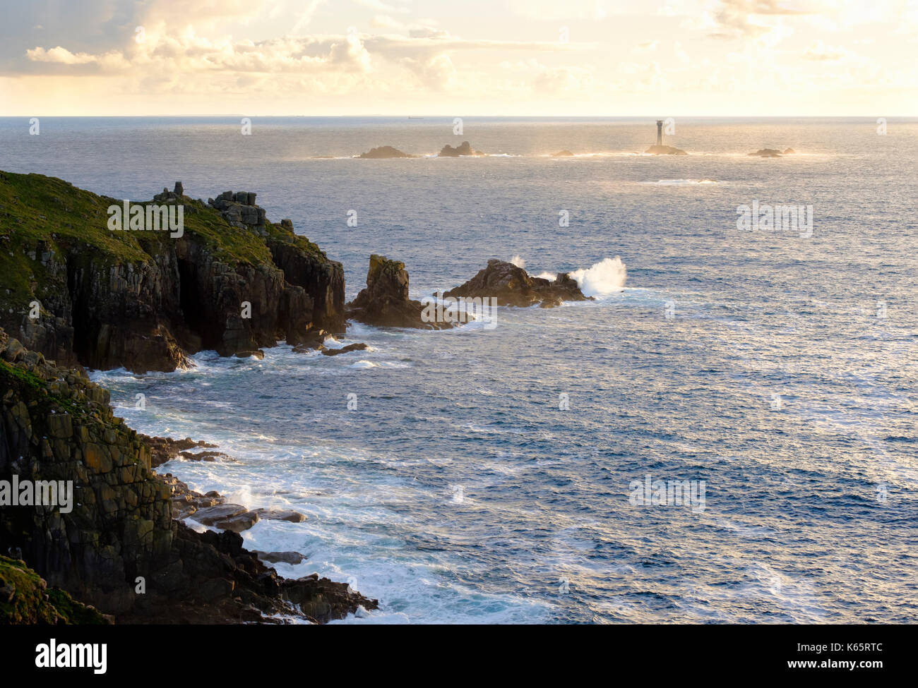 Longship Lighthouse, Longships Lighthouse, Land's End, Cornwall, England, Großbritannien Stockfoto