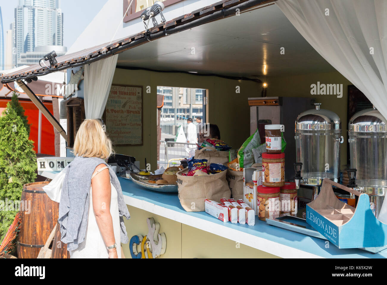 Markt außerhalb der Box, Dubai 2017 Stockfoto