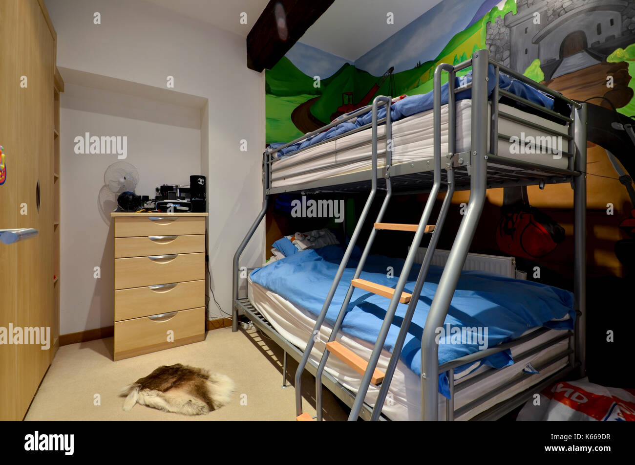 Etagenbetten im Kinder Schlafzimmer Stockfoto