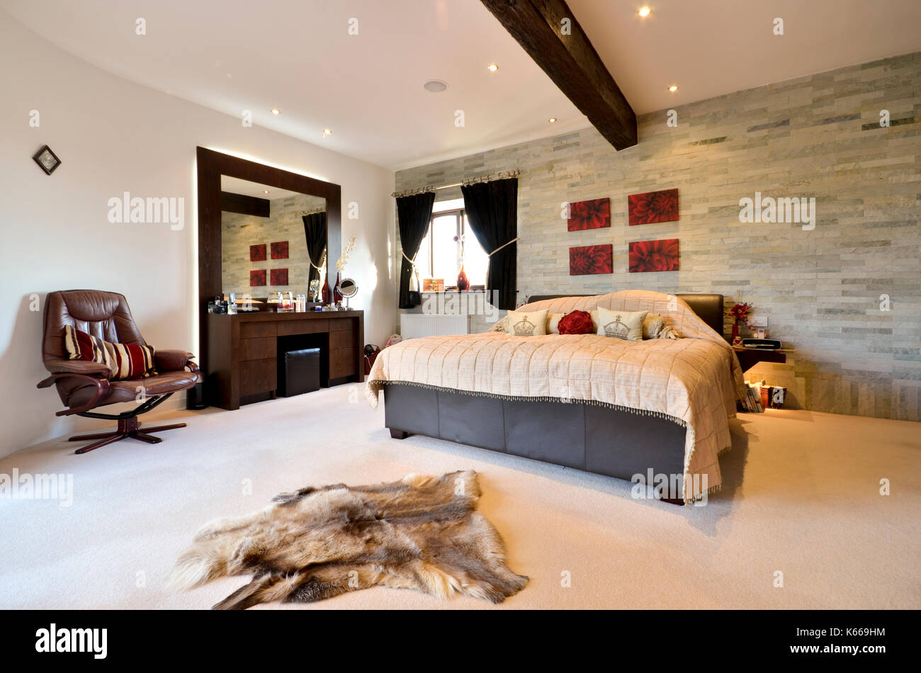 Executive Master Schlafzimmer in Luxury Home Stockfoto