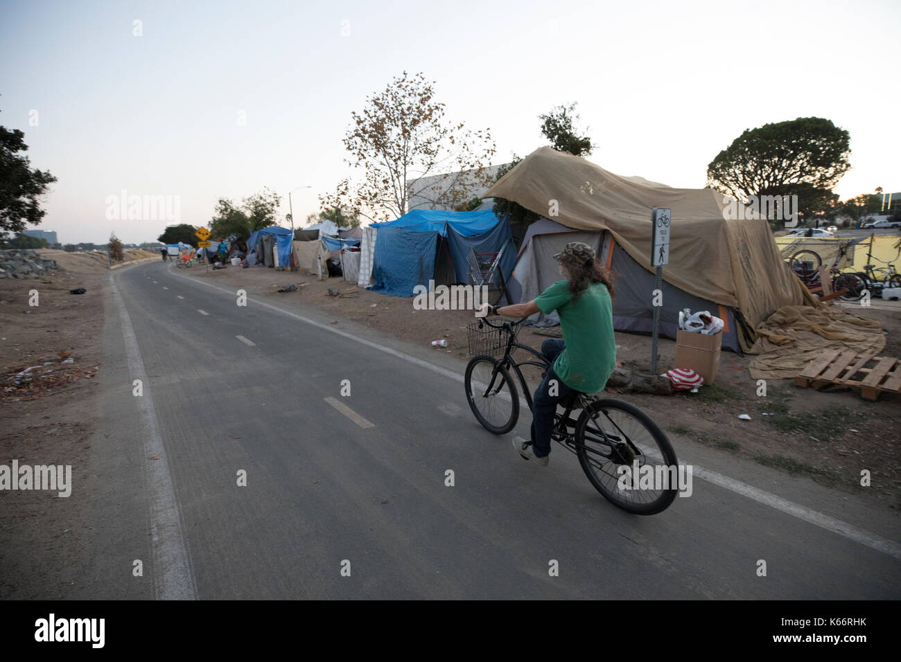 Der Santa Ana river Bike Trail obdachlose Lager Stockfoto