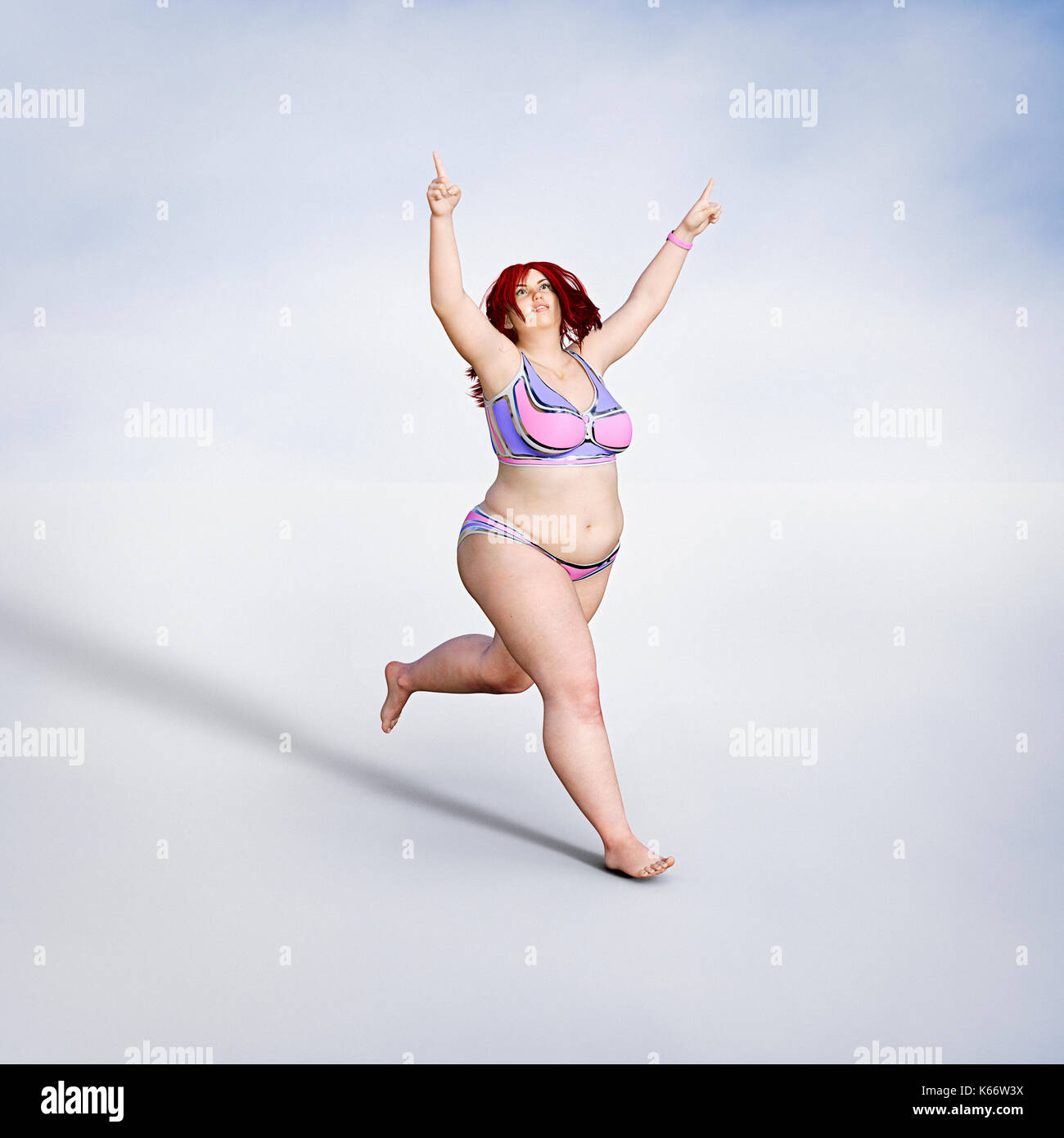 Übergewichtige Frau im Bikini läuft Stockfoto