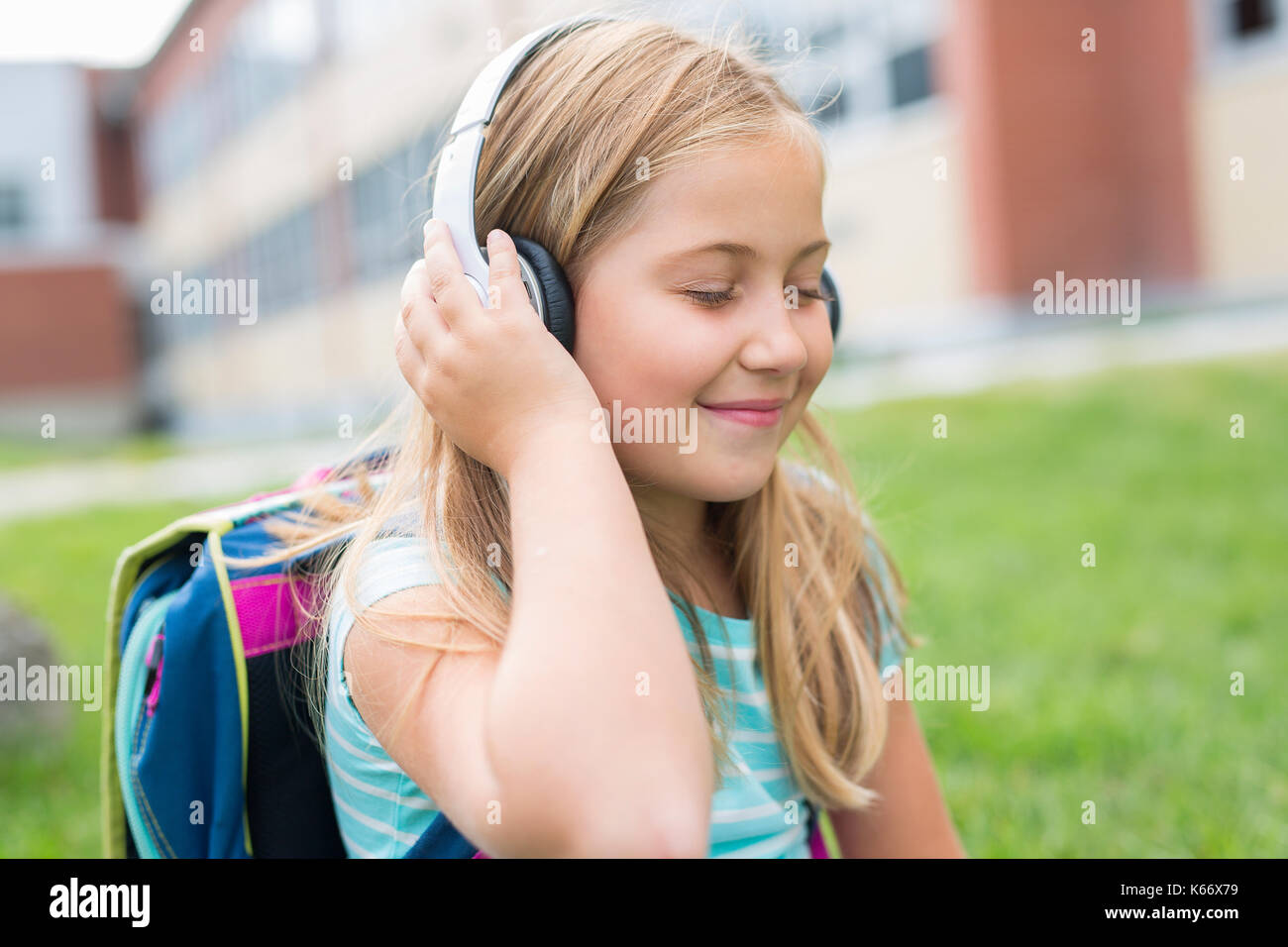 Neun Jahre altes Mädchen Schülerin Stockfoto