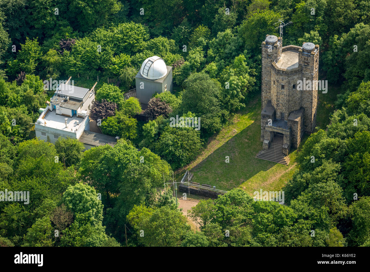 Drei-Türmweg Eugen-Richter-Turm, Öffentliche Sternwarte, Hagen, Ruhrgebiet, Nordrhein-Westfalen, Deutschland, Europa, Hagen, Hagenzentrum, Luftaufnahme Stockfoto