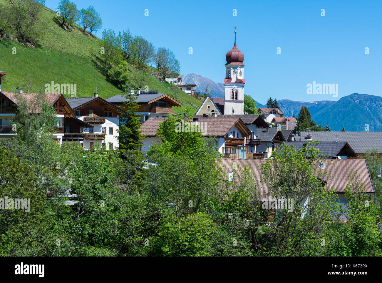 Kirche des Dorfes in Südtirol, Telfes Ratschings, Trentino Alto Adige, Italien Stockfoto